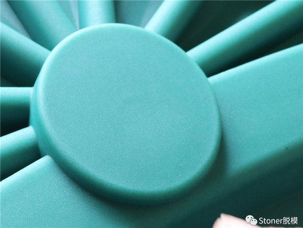 使用Stoner TraSys RotoFlow改善了產(chǎn)品質(zhì)量，提供了沒有針孔的光滑表面！
